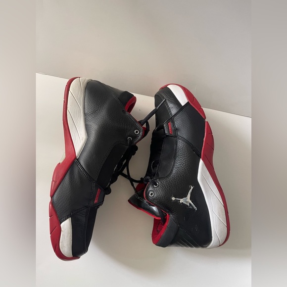 Vintage 08' Nike Air Jordan Hoops Low
Black Red Mens Size 10 314312-005
Breds - Picture 4 of 12